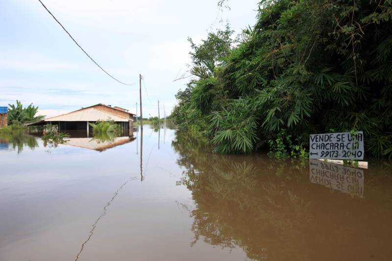 Em Marabá (foto) já são 198 famílias desabrigadas, 58 desalojadas e 194 afetadas. O município conta com cinco abrigos oficiais e dois não oficiais - estruturados pela própria comunidade. As famílias já começaram a receber o benefício eventual por meio das Secretarias Estadual e Municipal de Assistência Social.

FOTO: MÁCIO FERREIRA / AG. PARÁ
DATA: 16.02.2018
MARABÁ - PARÁ <div class='credito_fotos'>Foto: MÁCIO FERREIRA/ AG. PARÁ   |   <a href='/midias/2018/originais/2bc7fbeb-e778-4af4-846f-7df07c6a1c1e.jpg' download><i class='fa-solid fa-download'></i> Download</a></div>