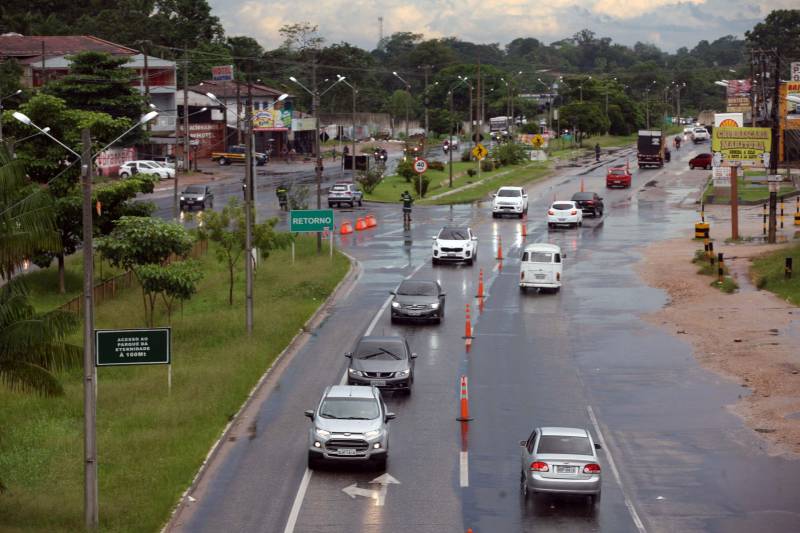 Foi bem sucedida a medida inédita de inversão no trânsito no trecho compreendido entre os quilômetros 13 e 6 da rodovia BR-316, entre os municípios de Marituba e Ananindeua. A ação foi programada para o período de 16h às 22h da terça-feira (13), com o propósito de garantir maior fluidez ao trânsito de veículos que retornavam do feriado de Carnaval.
FOTO: SIDNEY OLIVEIRA / AG. PARÁ
DATA: 13.02.2017
ANANINDEUA - PARÁ <div class='credito_fotos'>Foto: Sidney Oliveira/Ag. Pará | <a href='/midias/2018/originais/2bd0a846-b9a1-4242-8d19-ba6e1e433994.jpg' download><i class='fa-solid fa-download'></i> Download</a></div>