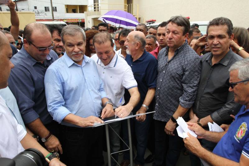 Sempre que algum caso ligado à segurança envolvendo crianças ou adolescentes acontecia em Ananindeua, Marituba ou municípios vizinhos, os agentes eram obrigados a se deslocar ate Belém. Os municípios da Região Metropolitana não dispunham de uma unidade da Data, Divisão de Atendimento ao Adolescente. E nesta quarta-feira, 30, esse problema acabou. O Governo do Pará inaugurou as novas instalações da 2ª Data do Pará, na Rodovia Mario Covas, em Ananindeua. Vinculada à Diretoria de Atendimento a Grupos Vulneráveis, a unidade terá circunscrição em Ananindeua, Marituba, Benevides e Santa Bárbara do Pará. 

FOTO: CRISTINO MARTINS / AG. PARÁ
DATA: 30.05.2018
 <div class='credito_fotos'>Foto: Cristino Martins/Ag. Pará   |   <a href='/midias/2018/originais/2bd6f962-e81c-4b1a-8958-e354a4cca08c.jpg' download><i class='fa-solid fa-download'></i> Download</a></div>