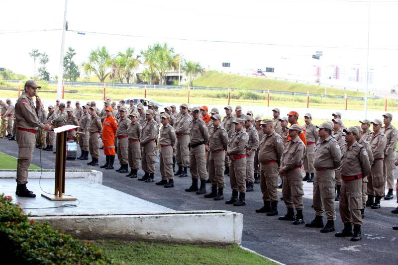 Estabelecimentos prestadores de serviços, condomínios, boates e casas noturnas serão vistoriados, nesta sexta-feira (11) e no sábado (12), pelo Corpo de Bombeiros do Pará com apoio da Polícia Militar. Juntos, os órgãos de segurança realizam a Operação Tiradentes II, deflagrada pelo Conselho Nacional de Comandantes Gerais dos Bombeiros e da PM em todo o país.
FOTO: SIDNEY OLIVEIRA / AG. PARÁ
DATA: 11.05.2018
BELÉM - PARÁ <div class='credito_fotos'>Foto: Sidney Oliveira/Ag. Pará | <a href='/midias/2018/originais/2bf68f78-15d9-42f1-a7a0-cb7cde7d50b7.jpg' download><i class='fa-solid fa-download'></i> Download</a></div>