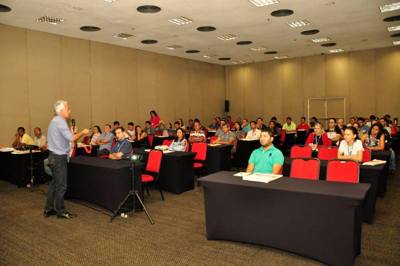 O curso, que acontece em parceria com o Ministério da Saúde, é ministrado por Eduardo de Masi, analista em saúde e biólogo membro da coordenação da Programa de Vigilância e Controle de Arboviroses da Secretaria de Saúde do município de São Paulo. Ao todo, mais de 60 profissionais estão participando da atividade
FOTO: JOSÉ PANTOJA / ASCOM SESPA
DATA: 09.05.2018
BELÉM - PARÁ <div class='credito_fotos'>Foto: José Pantoja / Ascom Sespa | <a href='/midias/2018/originais/2c09ff1a-6aee-476d-8f56-5e0fd34d29a3.jpg' download><i class='fa-solid fa-download'></i> Download</a></div>