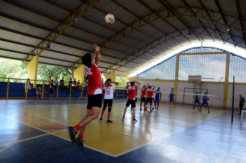 Com medalhas de ouro em handebol, futsal e basquetebol, e prata em voleibol, o município de Mãe do Rio, no nordeste paraense, encerrou sua participação na 2ª etapa Regional dos Jogos Estudantis Paraenses (JEPs) no sábado (12). A participação de Mãe do Rio na competição, que completa 60 anos em 2018, iniciou antes de sua elevação à condição de município, há 30 anos.
FOTO: ELISEU DIAS / ASCOM SEDUC
DATA: 12.05.2018
MÃE DO RIO - PARÁ <div class='credito_fotos'>Foto: Eliseu Dias / Ascom Seduc | <a href='/midias/2018/originais/2c121140-09e0-4e9f-aacf-cbdde41c6fca.jpg' download><i class='fa-solid fa-download'></i> Download</a></div>