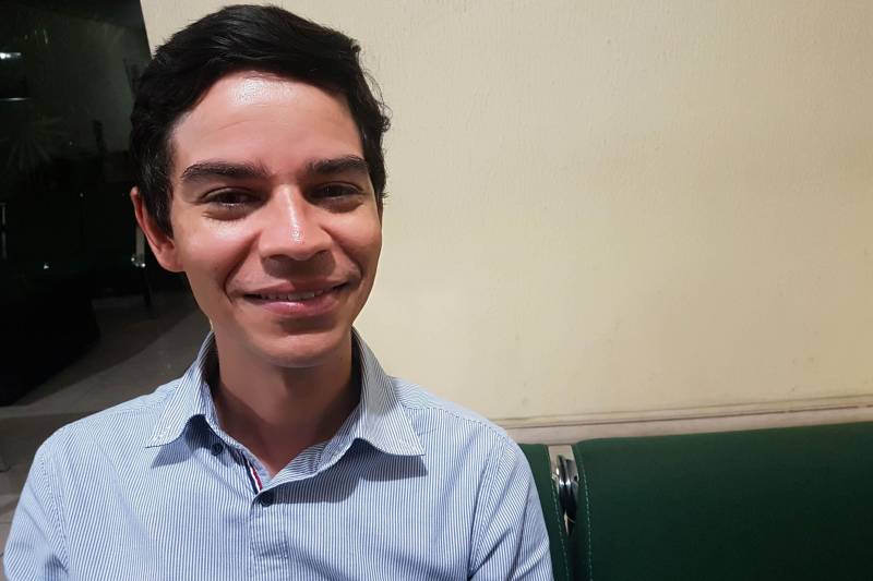 Encerrou nesta quinta-feira, 26, o módulo de Equilíbrio Fiscal do Workshop de Melhoria da Situação Fiscal dos Municípios do Pará para o polo Belém III, criado recentemente para atender os gestores e técnicos que não participaram do primeiro circuito de workshops, iniciado em outubro do ano passado, e que capacitou 53 cidades que integram o Programa Municípios Sustentáveis (PMS), desenvolvido pela Secretaria Extraordinária de Municípios Sustentáveis (Semsu). Alexandre Simões, diretor da Mais (foto), explica que as consultorias continuam presentes no processo, analisando as informações e apoiando os servidores que agora ministram os treinamentos.
FOTO: DANI FILGUEIRAS / ASCOM SEMSU
DATA: 26.04.2018
BELÉM - PARÁ <div class='credito_fotos'>Foto: DANI FILGUEIRAS / ASCOM SEMSU | <a href='/midias/2018/originais/2c2bafd0-8fe1-4eda-8929-2973531a809e.jpg' download><i class='fa-solid fa-download'></i> Download</a></div>