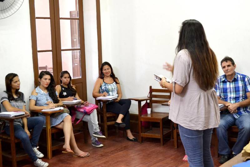 A Casa da Linguagem, instituição ligada à Fundação Cultural do Pará (FCP), promove oficinas de aperfeiçoamento para professores aos sábados. 

FOTO: ARQUIVO / ASCOM FCP
DATA: 16.02.2018
BELÉM - PARÁ <div class='credito_fotos'>Foto: ASCOM FCPTN   |   <a href='/midias/2018/originais/2c5c875b-a073-4751-b3f0-b881476c9b85.jpg' download><i class='fa-solid fa-download'></i> Download</a></div>