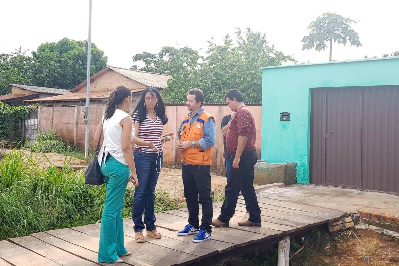 A chuva forte que caiu durante a tarde e a noite da última segunda-feira (26) em Redenção, provocou o rompimento de três represas em áreas privadas no município e, com isso, afetou 250 famílias em 12 bairros da cidade.

FOTO: ASCOM DEFESA CIVIL
DATA: 26.11.2018
REDENÇÃO - PARÁ <div class='credito_fotos'>Foto: ASCOM / DEFESA CIVIL    |   <a href='/midias/2018/originais/2ca14f68-1dd5-4c94-b597-556a920321ab.jpg' download><i class='fa-solid fa-download'></i> Download</a></div>