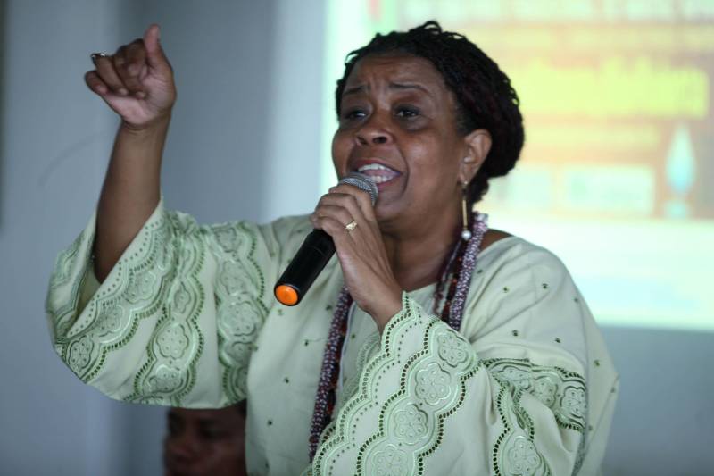 Mais de 400 lideranças de povos tradicionais de matrizes africanas, remanescentes quilombolas e indígenas estão reunidos em Belém, em um hotel da cidade, para a IV Conferência Estadual de Promoção da Igualdade Racial (Conepir). Na doto, a coordenadora nacional do Fórum Nacional de Segurança Alimentar e Nutricional dos Povos Tradicionais de Matriz Africana, a gaúcha Kota Mulanji.
FOTO: RODOLFO OLIVEIRA / AG. PARÁ
DATA: 28.03.2018
BELÉM - PARÁ <div class='credito_fotos'>Foto: Rodolfo Oliveira/Ag. Pará | <a href='/midias/2018/originais/2cd08a09-325d-4dab-a86c-4eddd5540c8c.jpg' download><i class='fa-solid fa-download'></i> Download</a></div>