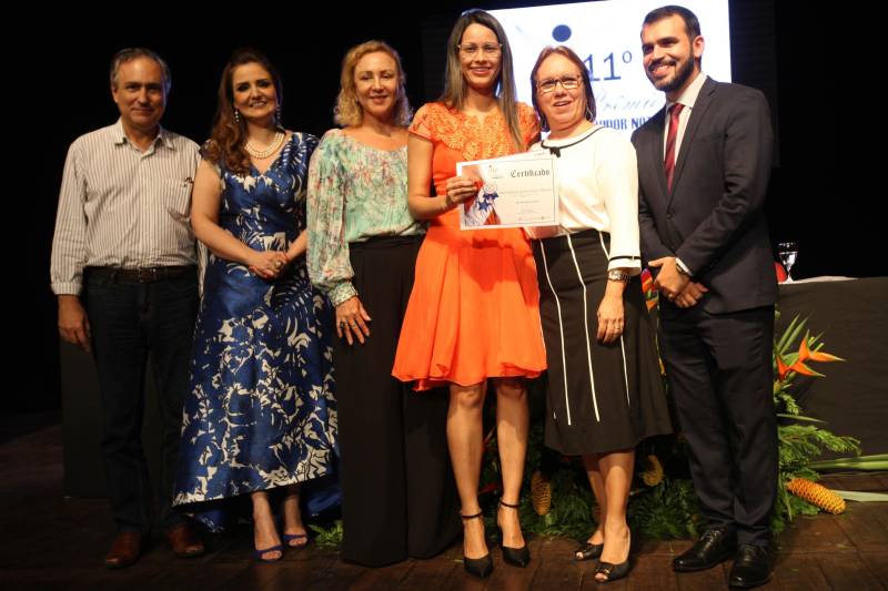 A servidora pública estadual Terezinha Medeiros, 61 anos, que trabalha há 33 na Fundação Santa Casa de Misericórdia do Pará foi a sorteada entre 53 servidores para receber o Prêmio de Servidor Nota 10 de 2018. Ela representa os 107 mil servidores que fazem parte do quadro do Governo do Pará. A premiação aconteceu durante cerimônia realizada na noite desta terça-feira (6), no Teatro Margarida Schivasappa (Centur). Esta foi a 11ª edição do Prêmio Servidor Nota 10.
FOTO: CARLOS SODRÉ / AG. PARÁ
DATA: 06.11.2018
BELÉM - PARÁ <div class='credito_fotos'>Foto: CARLOS SODRÉ / AG. PARÁ | <a href='/midias/2018/originais/2cd5e6c7-b336-48c9-8b83-e7a219cdc79e.jpg' download><i class='fa-solid fa-download'></i> Download</a></div>