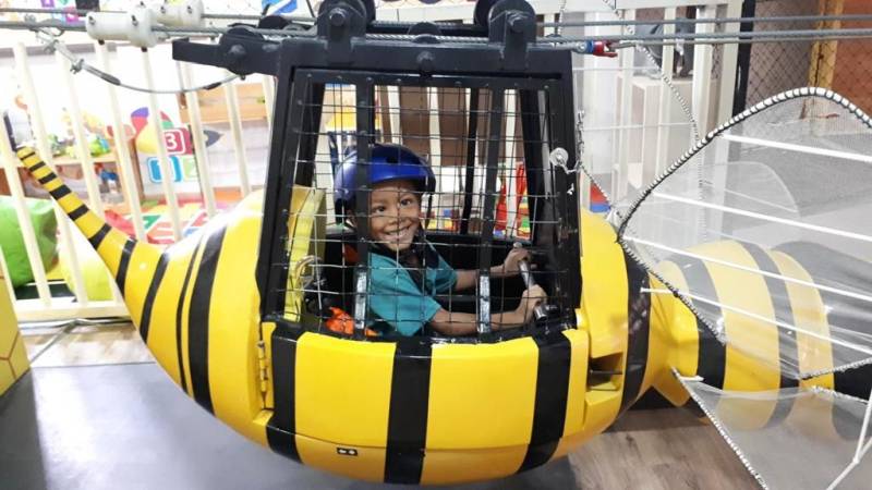 Cerca de 60 crianças (foto) com doenças hematológicas e que fazem acompanhamento na Fundação Centro de Hemoterapia e Hematologia do Pará (Hemopa) tiveram uma quinta-feira especial. Com direito a muitas brincadeiras, animação, Papai Noel e presentes, elas participaram de uma Festa de Natal em um parque infantil. A ação é resultado do trabalho de humanização da Fundação e tudo, do espaço aos presentes, foi fruto do voluntariado.

FOTO: ASCOM / HEMOPA
DATA: 20.12.2018
BELÉM - PARÁ <div class='credito_fotos'>Foto: Ascom Hemopa   |   <a href='/midias/2018/originais/2cd74a95-a81a-4924-870a-9b496f66093c.jpg' download><i class='fa-solid fa-download'></i> Download</a></div>