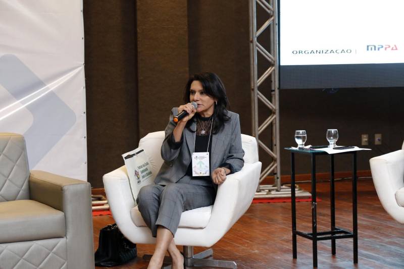 A segunda edição do Fórum de Municipalização de Trânsito levou a Marabá, no sudeste paraense, o debate sobre o processo de mudança de gestão do trânsito, apresentando o passo a passo da implantação e seus benefícios. Promovido pelo Departamento de Trânsito do Estado (Detran), em parceria com o Ministério Público do Estado, o fórum começou nesta segunda-feira (25) e prossegue na terça (26), no Carajás Centro de Convenções. Na foto, a diretora-geral do Detran, Andrea Hass.
FOTO: ASCOM DETRAN
DATA: 25.06.2018
MARABÁ - PARÁ <div class='credito_fotos'>Foto: ASCOM DETRAN | <a href='/midias/2018/originais/2cf30b39-b91e-405b-9b35-7b332bd976a6.jpg' download><i class='fa-solid fa-download'></i> Download</a></div>
