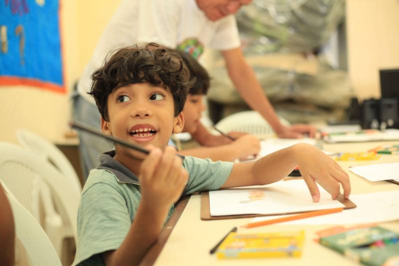 Com palestras, emissão de documentos, apresentações culturais, oficinas e exposições, o Dia D da Cidadania com Síndrome de Down trouxe uma programação diversificada e educativa sobre a questão das pessoas com deficiência intelectual, na manhã desta quinta-feira, 22, na Secretaria de Estado de Justiça e Direitos Humanos (Sejudh).
FOTO: WAGNER ALMEIDA / ASCOM SEJUDH
DATA: 22.03.2018
BELÉM - PARÁ <div class='credito_fotos'>Foto: Wagner Almeida/ Ascom Sejudh | <a href='/midias/2018/originais/2cf92f6f-fd32-4777-9006-38d3ef424318.jpg' download><i class='fa-solid fa-download'></i> Download</a></div>