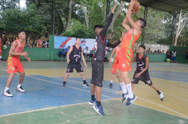 A etapa regional dos Jogos Estudantis Paraenses (Jeps), realizada de 16 a 19 de maio, no município de Igarapé-Açu, no nordeste do Estado, selecionou os times que vão disputar a etapa estadual, em junho, em Belém. Depois dos quatro dias de disputas, Castanhal foi apontada como a delegação que levará para a próxima etapa o maior número de times.
FOTO: RAI PONTES / ASCOM SEDUC
DATA: 20.05.2018
IGARAPÉ-AÇU - PARÁ <div class='credito_fotos'>Foto: Rai Pontes/Ascom Seduc | <a href='/midias/2018/originais/2d2b775d-7962-4ffd-a4f8-df2a40728273.jpg' download><i class='fa-solid fa-download'></i> Download</a></div>