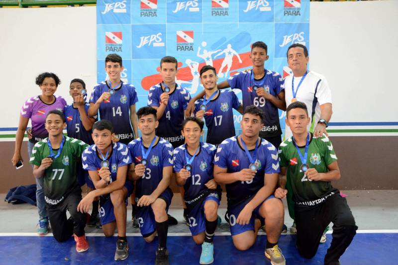 Emoção. Este foi o sentimento predominante nas partidas finais da regional de Carajás dos Jogos Estudantis Paraenses (Jeps), realizadas neste sábado (26), no Ginásio Poliesportivo de Parauapebas. Desta etapa, os municípios de Marabá, Parauapebas, Rondon do Pará, Jacundá e Bom Jesus do Tocantins são as delegações campeãs e, em junho, vão participar da etapa Estadual, em Belém. Na foto, handebol - Parauapebas (Escola Municipal Fernando Pessoa)
FOTO: FERNANDO NOBRE / ASCOM SEDUC
DATA: 26.05.2018
PARAUAPEBAS - PARÁ <div class='credito_fotos'>Foto: FERNANDO NOBRE/ASCOM SEDUC | <a href='/midias/2018/originais/2d7a4fb1-08fe-45f2-b1bd-67d50cb8d157.jpg' download><i class='fa-solid fa-download'></i> Download</a></div>
