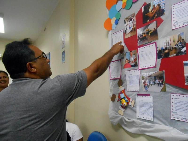 No Hospital Regional do Sudeste do Pará - Dr. Geraldo Veloso (HRSP), em Marabá (PA), o movimento nas enfermarias vai além de profissionais da assistência. Os pacientes também recebem cuidado especial dos integrantes do Programa de Voluntariado, por meio de atividades como musicoterapia e risoterapia. Neste mês, a unidade quis retribuir a dedicação dessas pessoas e homenageá-las durante a II Convenção dos Voluntários. Durante a programação, os participantes receberam cartas e assistiram a depoimentos de pacientes, acompanhantes e colaboradores gratos pelo tempo que os voluntários dedicam à atividade na unidade. Na foto, II Convenção de Voluntários.

FOTO: ASCOM / HRSP
DATA: 02.06.2018
MARABÁ - PARÁ <div class='credito_fotos'>Foto: ASCOM HRSP   |   <a href='/midias/2018/originais/2dadd6f0-0dde-45be-b2e5-1fd179c39992.jpg' download><i class='fa-solid fa-download'></i> Download</a></div>