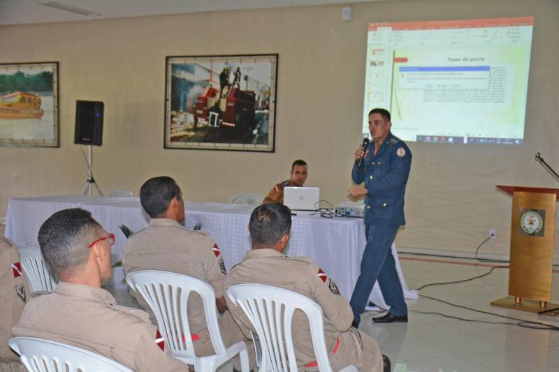 As comemorações pelo Dia Nacional do Bombeiro, 2 de julho, já iniciaram na capital paraense. O Corpo de Bombeiros Militar do Pará (CBMPA) realiza uma extensa programação de atividades (foto), que incluem as olimpíadas profissionais, curso de combate a incêndio para a comunidade, seminário de atividades aquáticas, doação de sangue e o tradicional ato solene de comemoração, que ocorrerá no dia 29 de junho, no Comando Geral da corporação. A data, que comemora 162 anos de existência da instituição centenária, traz a memória dos militares e a importância de cultivar as tradições históricas da corporação e preservar o interesse do bombeiro militar de servir à população.

FOTO: ASCOM / CBMPA
DATA: 13.06.2018
BELÉM - PARÁ <div class='credito_fotos'>Foto: Ascom CBMPA   |   <a href='/midias/2018/originais/2db134e9-a9ab-4ced-a1cf-f063de814431.jpg' download><i class='fa-solid fa-download'></i> Download</a></div>