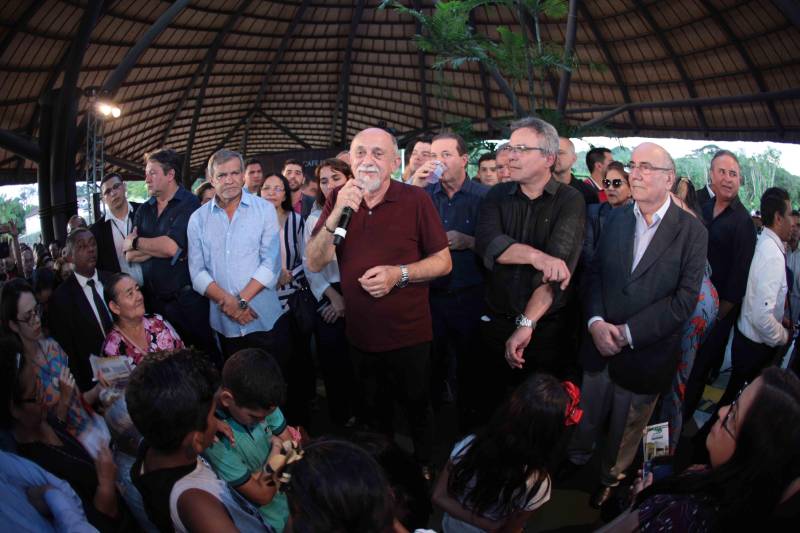 O Parque Estadual do Utinga (PEUt) o mais importante espaço de preservação e estudo da biodiversidade dentro da Região Metropolitana de Belém será reaberto à população a partir desta sexta,16, a partir das 16h30, com apresentações artísticas, com o Boi Veludinho, crianças do Pro Paz e a premiada Orquestra Sinfônica do Theatro da Paz. A apresentação será em um espaço ao ar livre e não será necessária a retirada de ingressos, por esse motivo, a recomendação é que o público chegue cedo, porque a entrada será fechada quando o espaço estiver lotado.
FOTO: MÁCIO FERREIRA / AG PARÁ
DATA: 16.03.2018
BELÉM - PARÁ <div class='credito_fotos'>Foto: MÁCIO FERREIRA/ AG. PARÁ | <a href='/midias/2018/originais/2e276c47-c50f-404a-b33c-888099e2b7bf.jpg' download><i class='fa-solid fa-download'></i> Download</a></div>