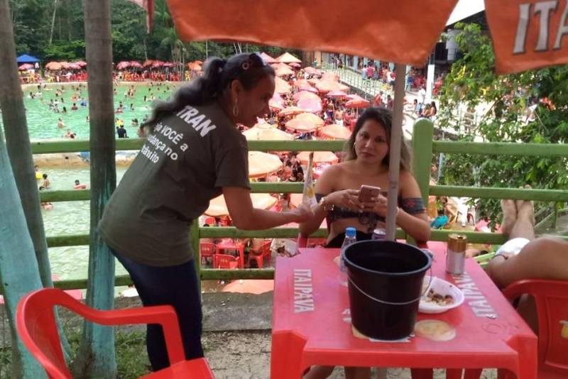 Mais de 40 municípios, em todo o Pará, irão receber ações educativas para o trânsito, promovidas pelo Departamento de Trânsito do Estado (Detran), ao longo do mês de maio. As atividades fazem parte da Operação Maio Amarelo, em apoio ao movimento nacional, instituído pela Organização das Nações Unidas (ONU), que visa colocar em pauta o tema segurança viária e mobilizar a sociedade como um todo para o combate aos altos índices de acidentes no trânsito.
FOTO: ASCOM DETRAN
DATA: 02.05.2018 <div class='credito_fotos'>Foto: ASCOM DETRAN | <a href='/midias/2018/originais/2e5c62aa-358b-482b-906e-d74d33ed92fa.jpg' download><i class='fa-solid fa-download'></i> Download</a></div>