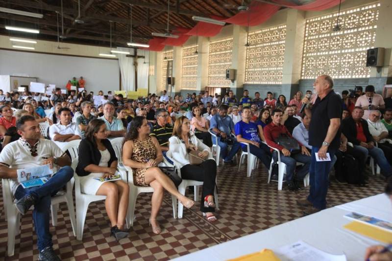 "Hoje é uma nova história, um novo tempo", assim observou o diretor-presidente do Hospital Santa Casa de Misericórdia do município de Óbidos, na região do Baixo Amazonas, a respeito do termo de fomento assinado entre o Governo do Estado, por meio da Secretaria de Saúde Pública (Sespa), e a Associação de Caridade da Santa Casa que garantirá a conclusão da reforma e ampliação da unidade de saúde, orçada em R$ 3,6 milhões. A Santa Casa de Óbidos, unidade quase centenária, fundada em 07/07/1922, é uma das referências em saúde na região formada por municípios da margem esquerda do rio Amazonas. Gerida desde 2014 por uma congregação franciscana, a Santa Casa faz parte do processo de regionalização e descentralização da saúde, que vem sendo promovida pela atual gestão em todas as regiões de integração.
FOTO: RODOLFO OLIVEIRA / AG. PARÁ
DATA: 09.03.2018
ÓBIDOS - PARÁ
<div class='credito_fotos'>Foto: Rodolfo Oliveira/Ag. Pará | <a href='/midias/2018/originais/2e9ecfb2-09c4-494f-881b-cd27607ff703.jpg' download><i class='fa-solid fa-download'></i> Download</a></div>
