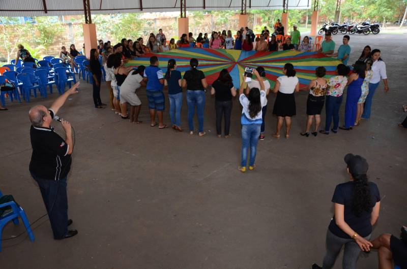 O Núcleo de Esporte e Lazer (NEL) da Secretaria de Estado de Educação (Seduc) promoveu nesta quinta-feira, 10, no município de Mãe do Rio, no nordeste paraense, formação sobre o capítulo da Base Nacional Curricular Comum (BNCC)
FOTO: ELISEU DIAS / ASCOM SEDUC
DATA: 10.05.2018
MÃE DO RIO - PARÁ <div class='credito_fotos'>Foto: Eliseu Dias / Ascom Seduc | <a href='/midias/2018/originais/2ed1212d-b04a-401b-b9e9-f4722b837a97.jpg' download><i class='fa-solid fa-download'></i> Download</a></div>