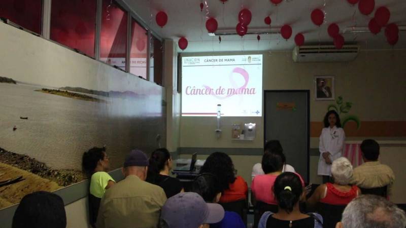 Usuários e acompanhantes atendidos pela Unidade de Alta Complexidade em Oncologia Dr. Vitor Moutinho (Unacon), em Tucuruí, no sudeste paraense, participam de várias atividades (foto) durante do “Outubro Rosa”, em combate ao câncer de mama, entre elas, dança, música, oficinas e palestras, por meio do projeto “Vida feliz” que propõe dinâmicas lúdicas e de lazer que contribuem para a evolução clínica dos usuários e para maior integração na instituição, que atua na prevenção e tratamento de câncer na região.
FOTO: ASCOM / UNACON
DATA: 29.10.2018
TUCURUÍ - PARÁ <div class='credito_fotos'>Foto: Ascom Unacon | <a href='/midias/2018/originais/2f125ae7-fc87-46c6-ba31-0aa56276c4d8.jpg' download><i class='fa-solid fa-download'></i> Download</a></div>