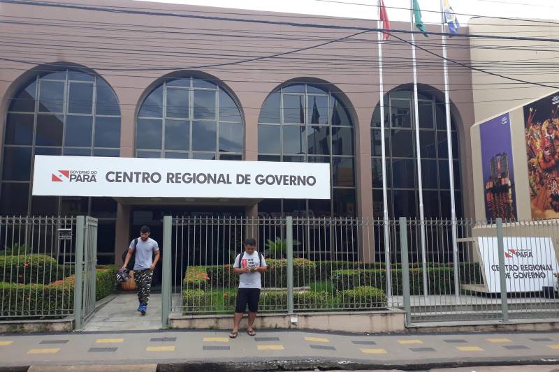 O Centro Regional de Governo do Baixo Amazonas (foto), em Santarém, fará processo de seleção para a contratação de estagiários de áreas afins às Coordenadorias de Administração e Finanças, Desenvolvimento Econômico e Incentivo à Produção, Infraestrutura e Logística, Saúde e Assistência Social, Educação e Segurança Pública. Os candidatos serão encaminhados pelas Instituições de Ensino Superior (IES) que têm convênio vigente com o Governo do Estado para este fim: Centro Universitário da Amazônia (Unama), Instituto Esperança de Ensino Superior (Iespes), Universidade do Estado do Pará (Uepa) e Universidade Federal do Oeste do Pará (Ufopa).
FOTO: SAMUEL ALVARENGA / ASCOM CRGBA
DATA: 21.06.2018
SANTARÉM - PARÁ <div class='credito_fotos'>Foto: SAMUEL ALVARENGA / ASCOM CRGBA | <a href='/midias/2018/originais/2f24f2b4-8e08-48a8-a40f-1ccce7cee5f2.jpg' download><i class='fa-solid fa-download'></i> Download</a></div>