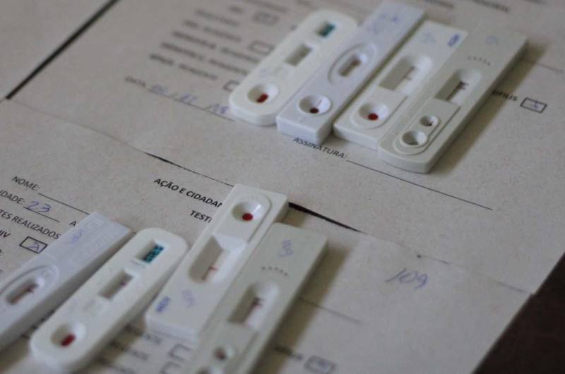 O Departamento Penitenciário Nacional (Depen), órgão vinculado ao Ministério da Justiça e Segurança Pública, realizou um mutirão do projeto Identidade Cidadã, nos dias 19 e 20 de dezembro, no Presídio Estadual Metropolitano (PEM) III. A ação teve como objetivo emitir a segunda via de certidões de nascimento ou de casamento para pessoas privadas de liberdade. O projeto é uma parceria do Depen com a Associação de Notários e Registradores do Brasil (Anoreg) e a Superintendência do Sistema Penitenciário do Pará (Susipe). A partir de um levantamento feito pelos assistentes sociais do PEM III, foi constatada a necessidade de emitir a segunda via da certidão de nascimento para 154 internos.

FOTO: VELOSO JÚNIOR / ASCOM SUSIPE
DATA: 20.12.2018
SANTA IZABEL - PARÁ <div class='credito_fotos'>Foto: Veloso Junior / Ascom Susipe   |   <a href='/midias/2018/originais/2fe413a3-eb1e-429f-b1ea-15d1bca36135.jpg' download><i class='fa-solid fa-download'></i> Download</a></div>