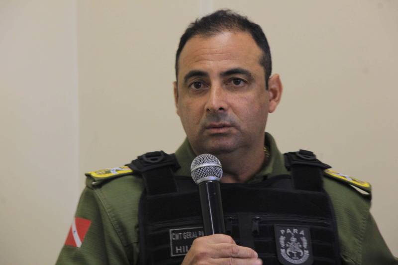 O município de Sapucaia recebeu nesta quarta-feira, 5, uma Unidade Integrada Pro Paz (UIPP). Um investimento do Governo do Estado de R$ 1.134.131,00. Segundo o Secretário de Estado de Segurança Pública, Luiz Fernandes, afirma que já mais de 80 novas UIPP’s no Pará, com as reformadas e reestruturadas esse número chega a 120 unidades. O titular da SEGUP destaca que o mais importante não é a estrutura física, mas o conceito empregado. De Sapucaia, a comitiva foi para Redenção onde inaugurou o 7º Batalhão de Polícia Militar, uma obra orçada em R$ 2.808.000,00. Atualmente o BPM conta com 145 policiais, 6 viaturas incluindo a Patrulha Rural e 12 motocicletas. O Comandante do Batalhão, o Major José Ricardo Chaves, informou que a maior ocorrência no município são roubos de motos, mas pontuou que a maior parte dos veículos é encontrada pela PM na cidade e cidades vizinhas. Na foto, o Comandante Geral da Polícia Militar, Coronel Hilton Benigno.

FOTO: RODOLFO OLIVEIRA / AG PARÁ
DATA: 05.12.2018
SAPUCAIA - PARÁ <div class='credito_fotos'>Foto: Rodolfo Oliveira/Ag. Pará   |   <a href='/midias/2018/originais/30049e69-82d3-48cd-a5ee-255ca09e97c8.jpg' download><i class='fa-solid fa-download'></i> Download</a></div>