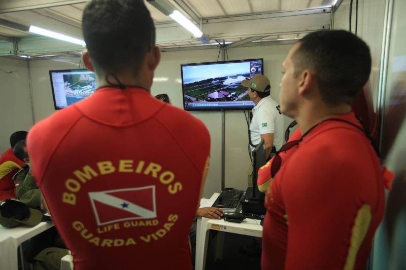 Atuação dos agentes de segurança durante a Operação Verão 2018 no segundo final de semana de férias.
FOTO: MÁCIO FERREIRA / AG. PARÁ
DATA: 07.07.2018
SALINÓPOLIS - PARÁ <div class='credito_fotos'>Foto: MÁCIO FERREIRA/ AG. PARÁ | <a href='/midias/2018/originais/303e059d-8ee4-4043-a60e-1e1a8eb34a24.jpg' download><i class='fa-solid fa-download'></i> Download</a></div>