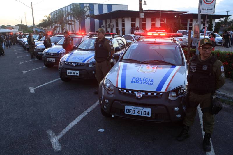 A agenda governamental terminou no município de Castanhal com a entrega de 18 viaturas e 20 motos para a Polícia Militar (PM) e duas ambulâncias resgate para o Corpo de Bombeiros. A secretária de Municípios Sustentáveis, Izabela Jatene, que representou o governador Simão Jatene, fez um balanço positivo das ações.

FOTO: RODOLFO OLIVEIRA / AG. PARÁ
DATA: 13.06.2018
CASTANHAL - PARÁ <div class='credito_fotos'>Foto: Rodolfo Oliveira/Ag. Pará   |   <a href='/midias/2018/originais/304a6cdd-2e60-4acb-accf-b170ed4e51ad.jpg' download><i class='fa-solid fa-download'></i> Download</a></div>