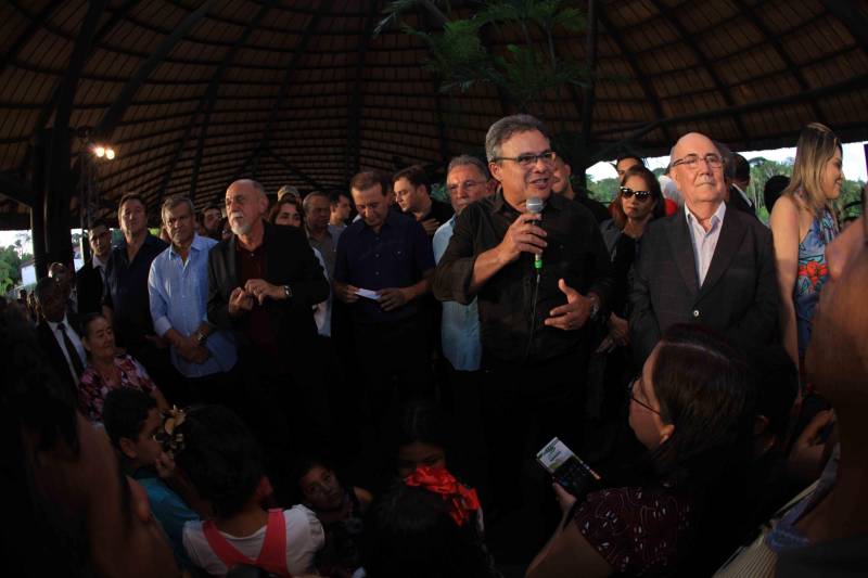 O Parque Estadual do Utinga (PEUt) o mais importante espaço de preservação e estudo da biodiversidade dentro da Região Metropolitana de Belém será reaberto à população a partir desta sexta,16, a partir das 16h30, com apresentações artísticas, com o Boi Veludinho, crianças do Pro Paz e a premiada Orquestra Sinfônica do Theatro da Paz. A apresentação será em um espaço ao ar livre e não será necessária a retirada de ingressos, por esse motivo, a recomendação é que o público chegue cedo, porque a entrada será fechada quando o espaço estiver lotado.
FOTO: MÁCIO FERREIRA / AG PARÁ
DATA: 16.03.2018
BELÉM - PARÁ <div class='credito_fotos'>Foto: MÁCIO FERREIRA/ AG. PARÁ | <a href='/midias/2018/originais/304c5682-7407-4dc5-8880-608820f16de1.jpg' download><i class='fa-solid fa-download'></i> Download</a></div>