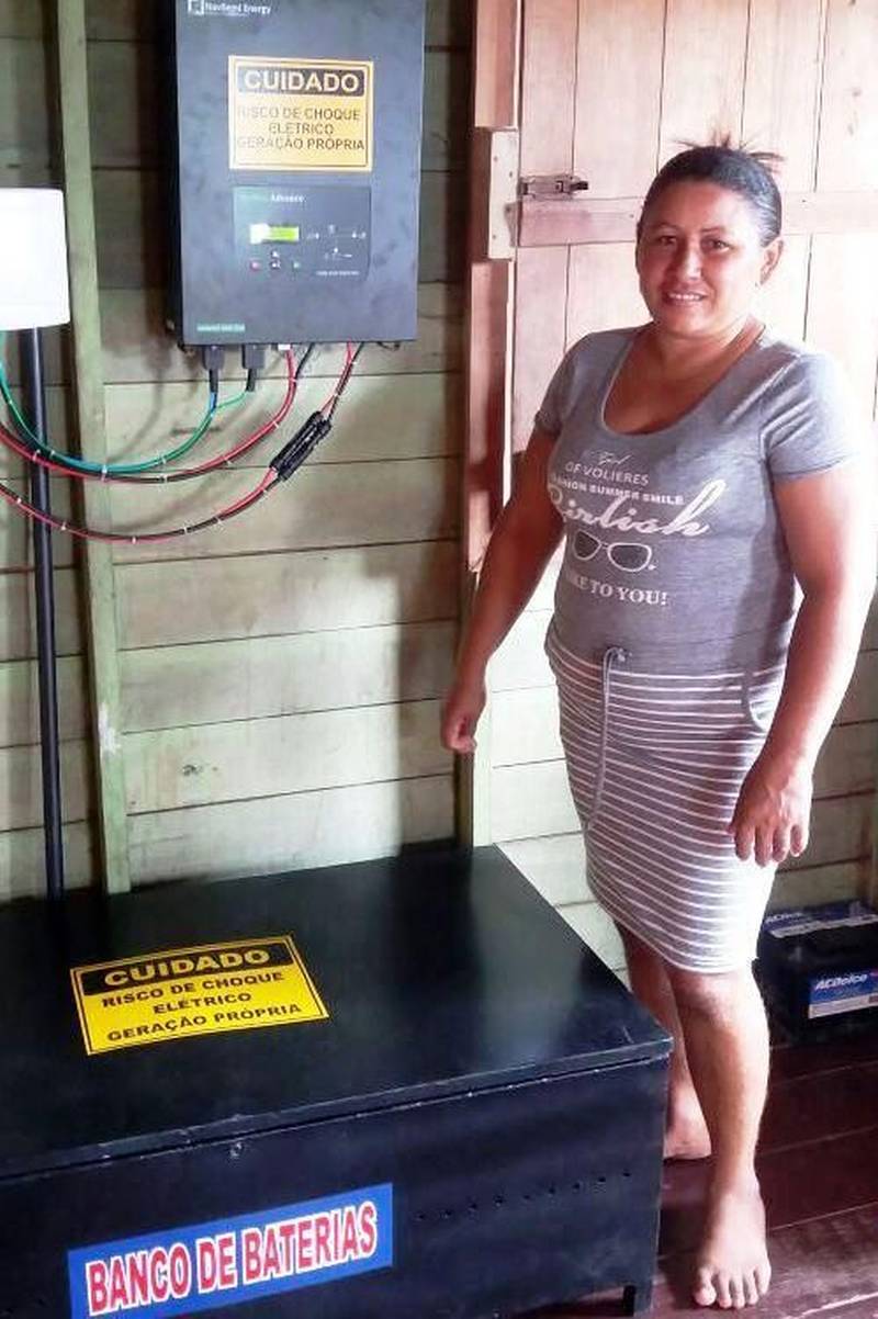 Na área ambiental, a Emater também participou, na semana passada, da instalação de mais quatro kits de placas solares viabilizadas por financiamentos na linha de crédito Eco, do Programa Nacional de Fortalecimento da Agricultura Familiar (Pronaf/Eco), para produtores ribeirinhos em Almeirim, Região do Médio-Amazonas.
FOTO: ASCOM EMATER
DATA: 24.04.2018
ALMEIRIM - PARÁ <div class='credito_fotos'>Foto: ASCOM EMATER | <a href='/midias/2018/originais/305b71fb-8dc3-4ab4-a9d2-4b1ca1632fc5.jpg' download><i class='fa-solid fa-download'></i> Download</a></div>