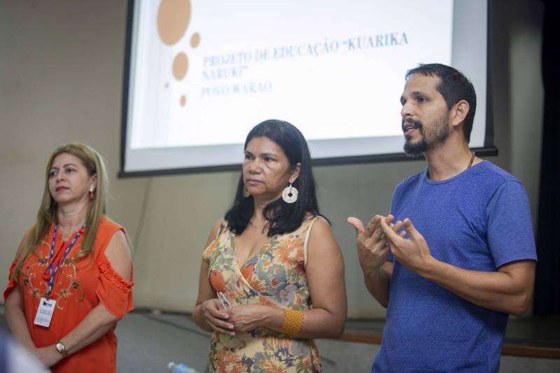 Reunião do Grupo de trabalho (GT) de educação, projeto Kuarika Naruki, para capacitação e acolhimento de povos Warao no Estado. O encontro foi realizado na tarde desta segunda-feira, 11, no auditório da Ueafto, CCBS/UEPA, em Belém.

FOTO: NAILANA THIELY / ASCOM UEPA
DATA: 11.06.2018
BELÉM - PARÁ <div class='credito_fotos'>Foto: Nailana Thiely / Ascom Uepa   |   <a href='/midias/2018/originais/30b0e653-7f85-4e58-934d-575038ba52a0.jpg' download><i class='fa-solid fa-download'></i> Download</a></div>