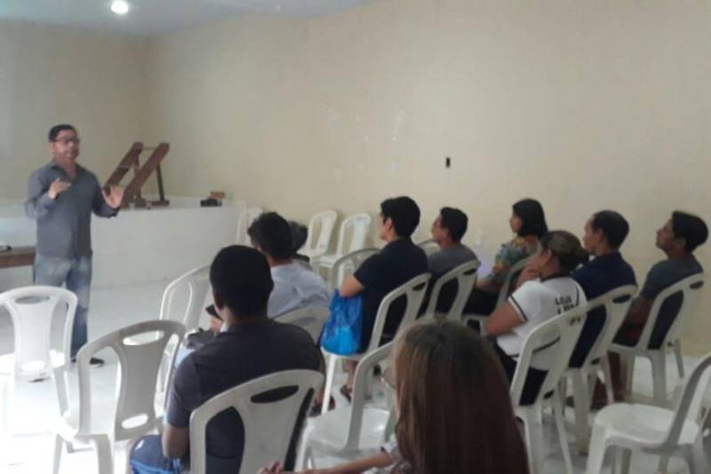 A Secretaria da Fazenda do Pará (Sefa) realizou, na terça-feira (20), em Curralinho, no arquipélago do Marajó, reunião com contribuintes e representantes das Prefeituras de Curralinho, Oeiras do Pará e Bagre. Cerca de 40 pessoas participaram do encontro, que teve como tema as novidades da área tributária estadual.
FOTO: ASCOM SEFA
DATA: 20.03.2018
CURRALINHO - PARÁ <div class='credito_fotos'>Foto: Ascom Sefa | <a href='/midias/2018/originais/318903d0-20ec-4506-8b35-e94e5abadc0c.jpg' download><i class='fa-solid fa-download'></i> Download</a></div>