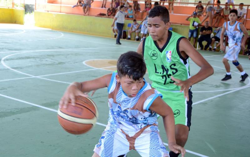 No momento em que os Jogos Estudantis Paraenses (Jeps) atingem a marca histórica de 60 anos, o município de Mocajuba (foto), na Região do Baixo-Tocantins, está em festa ao sediar, desde a quarta-feira, 16, as competições regionais do evento estudantil.
FOTO: ELISEU DIAS / ASCOM SEDUC
DATA: 17.05.2018
MOCAJUBA - PARÁ <div class='credito_fotos'>Foto: Eliseu Dias / Ascom Seduc | <a href='/midias/2018/originais/31898f54-f6d7-4326-a432-b1d7381efca1.jpg' download><i class='fa-solid fa-download'></i> Download</a></div>