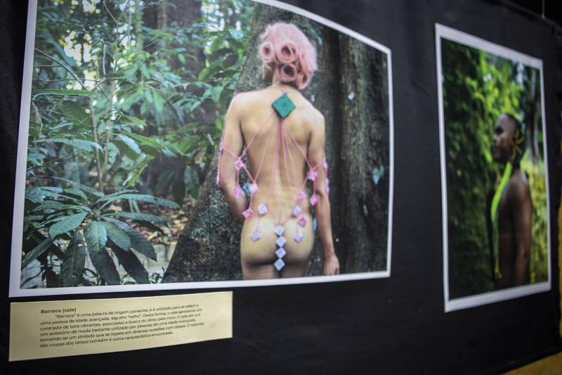 Trabalhos de alunos de graduação do curso de Bacharelado em Design da Universidade do Estado do Pará (Uepa) estão reunidos na exposição A Diversidade da vida em adornos, que fica aberta à visitação até o próximo dia 22 de junho, no Centro de Ciências Naturais e Tecnologia (CCNT).
FOTO: NAILANA THIELY / ASCOM UEPA
DATA: 12.06.2018
BELÉM - PARÁ <div class='credito_fotos'>Foto: Nailana Thiely / Ascom Uepa | <a href='/midias/2018/originais/318f8059-f1ec-404c-a466-6bea08a83434.jpg' download><i class='fa-solid fa-download'></i> Download</a></div>