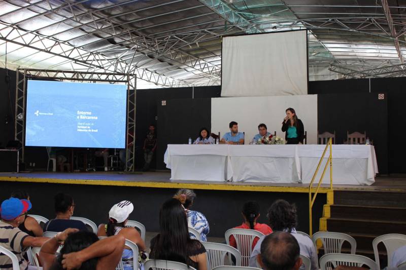 A Secretaria de Estado de Meio Ambiente e Sustentabilidade (Semas) apresentou à população de Vila do Conde, em Barcarena (Região do Tocantins), o Projeto de Expansão do Terminal de Uso Privado (TUP) e o Relatório de Controle Ambiental (RCA) do empreendimento, durante Reunião Pública realizada na terça feira (20). Ambos ainda estão sendo analisados por equipes da Semas, em processo de licenciamento ambiental para expansão das atividades do terminal de Vila do Conde.
FOTO: ASCOM SEMAS
DATA: 21.11.2018
BARCARENA - PARÁ <div class='credito_fotos'>Foto: ASCOM SEMAS | <a href='/midias/2018/originais/3196ff06-1ff7-4890-bff3-76f79f5e8527.jpg' download><i class='fa-solid fa-download'></i> Download</a></div>