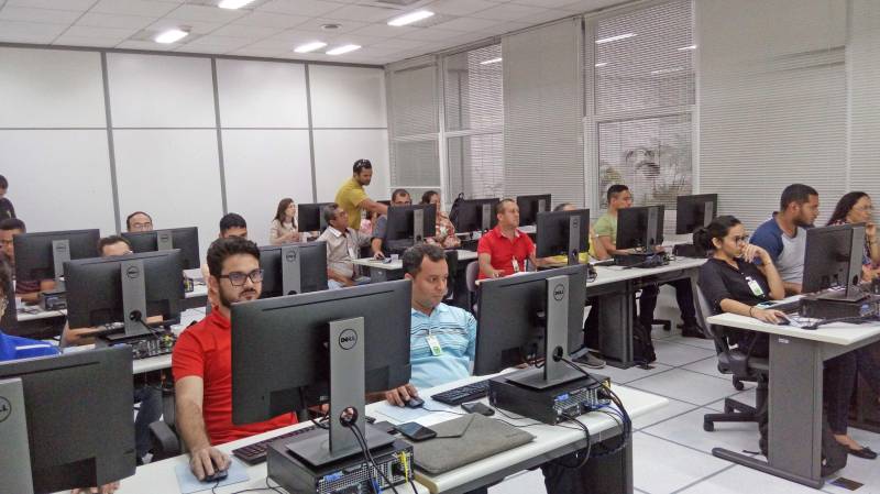 Termina nesta sexta-feira, 6, a primeira turma do curso de capacitação (foto) de Georreferenciamento Remoto e Elaboração de Mapas Temáticos (básico) de software SIG Quantum (QGIS), ofertado aos municípios pela Secretaria de Estado de Desenvolvimento Urbano e Obras Públicas (Sedop), em ação conjunta com o Centro Gestor e Operacional do Sistema de Proteção da Amazônia (Censipam). O curso de 40 horas apresentou aos participantes a nova ferramenta que possibilita o acesso ao banco de dados da esfera governamental. Esses dados podem ser usados como referências na elaboração do Planos Diretor Municipal.
FOTO: ASCOM / SEDOP
DATA: 06.04.2018
BELÉM - PARÁ <div class='credito_fotos'>Foto: Ascom Sedop | <a href='/midias/2018/originais/31c7227e-8636-460d-aafd-f124fdf1ca11.jpg' download><i class='fa-solid fa-download'></i> Download</a></div>