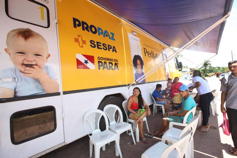 A Fundação Pro Paz iniciou na manhã desta sexta–feira (2), a caravana de saúde que vai dar assistência aos moradores, na comunidade Bom Futuro, em Barcarena. É uma parceria do governo do estado por meio da secretaria de Saúde Pública do Pará (Sespa), Pro Paz e a Secretaria Municipal de Saúde de Barcarena.
FOTO: RODOLFO OLIVEIRA / AG. PARÁ
DATA: 02.02.2018
BARCARENA - PARÁ. <div class='credito_fotos'>Foto: Rodolfo Oliveira/Ag. Pará | <a href='/midias/2018/originais/320c3641-a70b-4246-a4c9-199a03f2e512.jpg' download><i class='fa-solid fa-download'></i> Download</a></div>