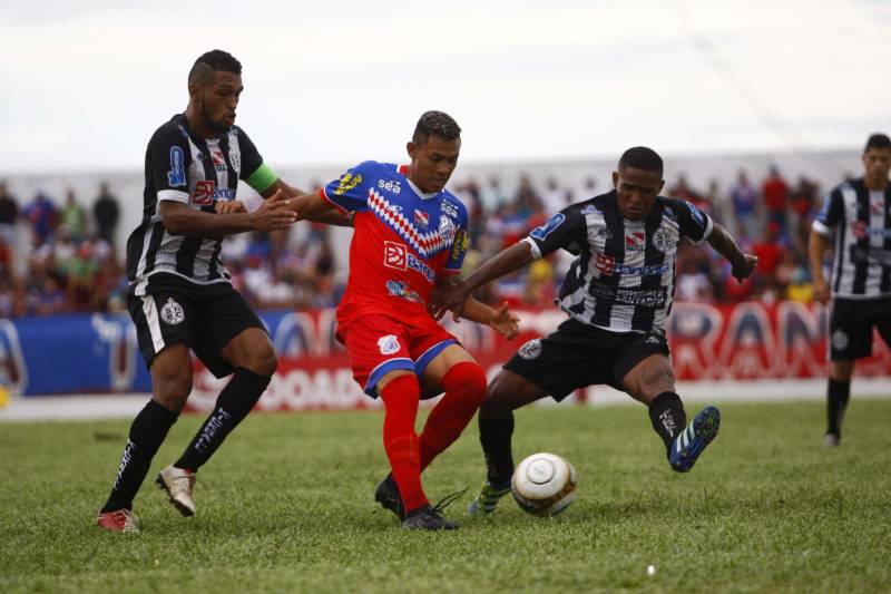 O Bragantino conquistou o terceiro lugar do Campeonato Paraense 2018 na tarde este sábado, 7. O Tubarão do Caeté recebeu o São Raimundo no Estádio Diogão e levou pelo placar de 1 x 0.
FOTO: THIAGO GOMES / AG. PARÁ
DATA: 07.04.2018
BRAGANÇA - PARÁ <div class='credito_fotos'>Foto: Thiago Gomes /Ag. Pará | <a href='/midias/2018/originais/321432a9-b86f-4870-8214-82a56e1f357d.jpg' download><i class='fa-solid fa-download'></i> Download</a></div>