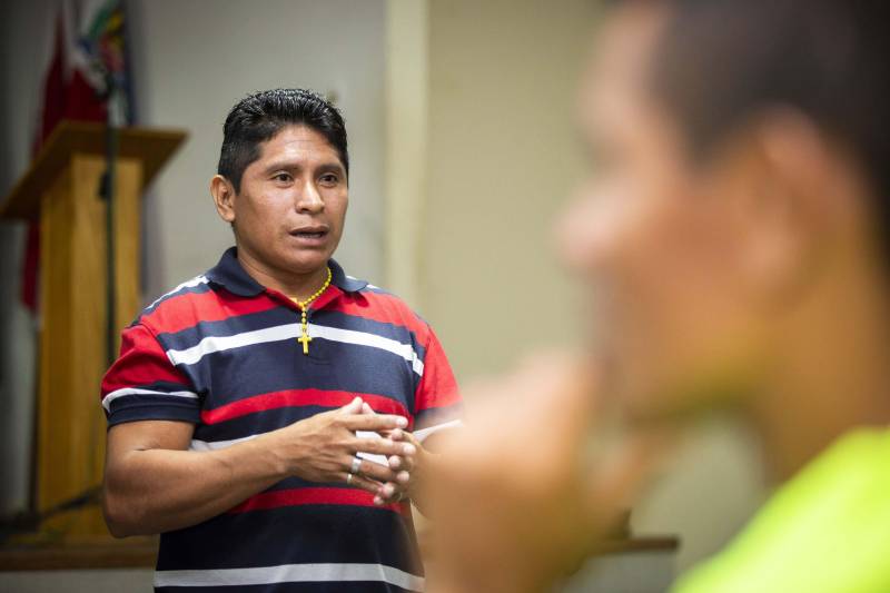 Reunião do Grupo de trabalho (GT) de educação, projeto Kuarika Naruki, para capacitação e acolhimento de povos Warao no Estado. O encontro foi realizado na tarde desta segunda-feira, 11, no auditório da Ueafto, CCBS/UEPA, em Belém.

Na foto, Jesús Deciderio Nuñez Paredes.

FOTO: NAILANA THIELY / ASCOM UEPA
DATA: 11.06.2018
BELÉM - PARÁ <div class='credito_fotos'>Foto: Nailana Thiely / Ascom Uepa   |   <a href='/midias/2018/originais/32491262-8307-4a80-ae4c-9c64145e4d13.jpg' download><i class='fa-solid fa-download'></i> Download</a></div>