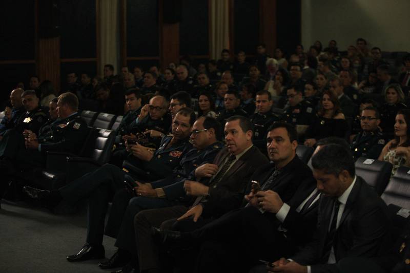 A Secretaria de Estado de Segurança Pública e Defesa Social (Segup), por meio do Instituto de Ensino de Segurança Pública (Iesp), realizou, nesta quarta-feira, 28, no auditório do Ciaba, as formaturas das turmas do Curso Superior de Polícia e Bombeiro Militar CSPBM/2018- Especialização em Gestão Estratégica e Defesa Social e dos cursos de Aperfeiçoamento de Oficiais- CAO/2018 da Polícia Militar do Pará e do Corpo de Bombeiros Militar do Pará- Especialização em Defesa Social em Cidadania.

FOTO: SIDNEY OLIVEIRA / AG. PARÁ
DATA: 28.11.2018
BELÉM - PARÁ <div class='credito_fotos'>Foto: Sidney Oliveira/Ag. Pará   |   <a href='/midias/2018/originais/3252c24b-e6ab-456e-a743-e894706fd5ec.jpg' download><i class='fa-solid fa-download'></i> Download</a></div>