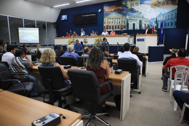 A obra de saneamento integrado que está sendo executada pelo Governo do Estado na Bacia do Tucunduba, em Belém, foi o tema de Audiência Pública realizada na manhã desta sexta-feira (15), na Câmara Municipal de Belém. Considerada a segunda maior bacia hidrográfica da capital, o Tucunduba atravessa quatro bairros: Guamá, Terra Firme, Canudos e Marco. Quando for concluído, o projeto vai beneficiar diretamente cerca de 250 mil moradores da área. Participaram diretores da área social e técnica da Secretaria de Estado de Desenvolvimento Urbano e Obras Públicas (Sedop), da Secretaria Municipal de Saneamento e representantes de Associações Comunitárias do Tucunduba. Na foto, o vereador Toré Lima (PRB).
FOTO: RODOLFO OLIVEIRA / AG. PARÁ
DATA: 15.06.2018
BELÉM - PARÁ <div class='credito_fotos'>Foto: Rodolfo Oliveira/Ag. Pará | <a href='/midias/2018/originais/3258f95f-9133-46fc-b423-0fcde72096c9.jpg' download><i class='fa-solid fa-download'></i> Download</a></div>
