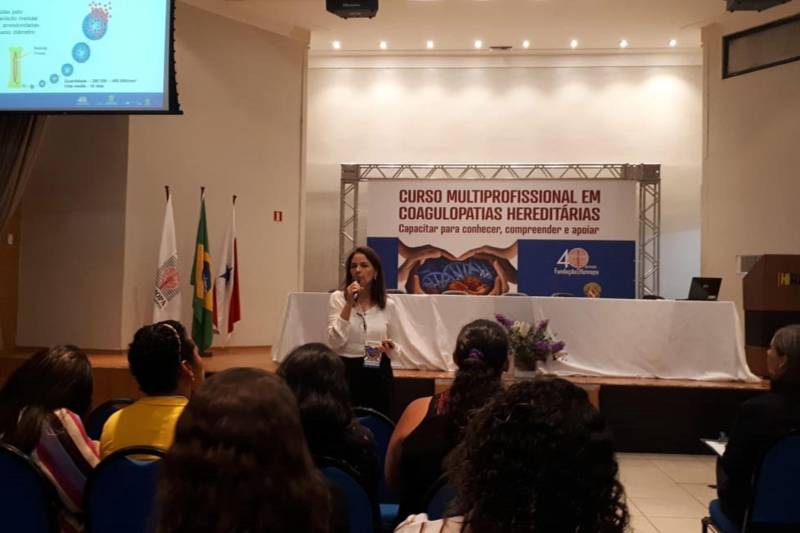 Nesta quarta-feira, 21, a Fundação Centro de Hemoterapia e Hematologia do Pará (Hemopa) iniciou uma programação para capacitar profissionais da área da saúde que atuam na região metropolitana de Belém. A capacitação é voltada para o atendimento de portadores de doenças hemorrágicas. O curso multiprofissional em coagulopatias hereditárias é realizado em convênio com o Ministério da Saúde e segue até amanhã, no auditório do Belém Hall. A capacitação também será ministrada em outras três cidades paraenses.
FOTO: ASCOM HEMOPA
DATA: 21.11.2018
BELÉM - PARÁ <div class='credito_fotos'>Foto: Ascom Hemopa | <a href='/midias/2018/originais/327ee6f4-8a5d-4a2e-b635-a2aa281c6501.jpg' download><i class='fa-solid fa-download'></i> Download</a></div>