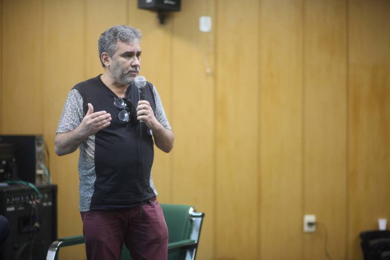 Destinado a atender o micro e o pequeno empreendedor paraense, o CredCidadão, programa de microcrédito do Governo do Estado, foi tema do 53º Café com Planejamento, realizado na manhã desta quinta-feira (28), pela Secretaria de Estado de Planejamento (Seplan). A iniciativa do Governo do Estado visa proporcionar crédito acessível e adequado a criação, crescimento e consolidação de empreendimentos formais e informais. Segundo Brenda Maradei, coordenadora setorial de proteção e desenvolvimento social da diretoria de planejamento da Seplan, o microcrédito é “uma ferramenta de política social, no combate à pobreza e à geração de emprego e renda, voltado para a parcela da população excluída do mercado de trabalho”. Na foto, o professor e economista Valcir Bispo Santos.
FOTO: THIAGO GOMES / AG. PARÁ
DATA: 28.06.2018
BELÉM - PARÁ <div class='credito_fotos'>Foto: Thiago Gomes /Ag. Pará | <a href='/midias/2018/originais/327f4bd1-8a08-4fca-995d-49541b01dae2.jpg' download><i class='fa-solid fa-download'></i> Download</a></div>