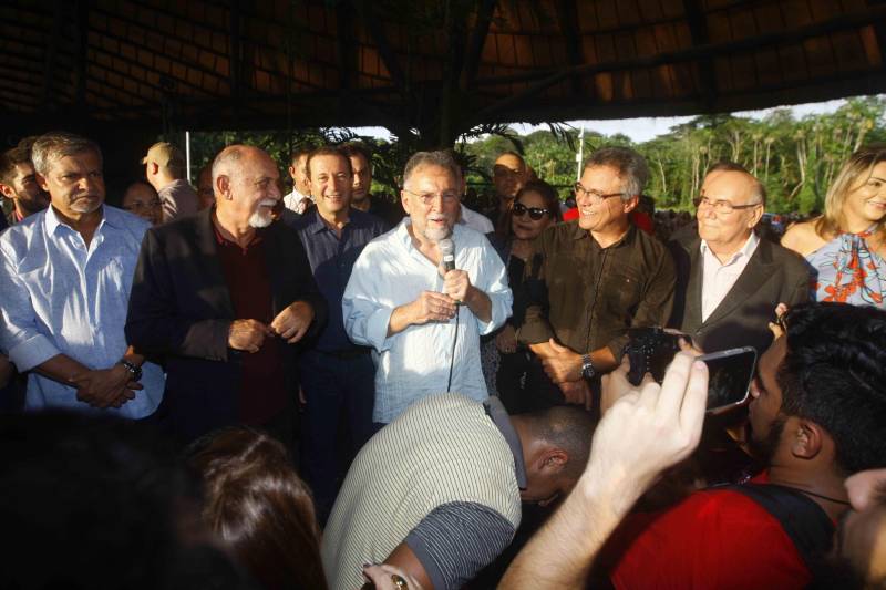 O Parque Estadual do Utinga (PEUt) o mais importante espaço de preservação e estudo da biodiversidade dentro da Região Metropolitana de Belém será reaberto à população a partir desta sexta,16, a partir das 16h30, com apresentações artísticas, com o Boi Veludinho, crianças do Pro Paz e a premiada Orquestra Sinfônica do Theatro da Paz. A apresentação será em um espaço ao ar livre e não será necessária a retirada de ingressos, por esse motivo, a recomendação é que o público chegue cedo, porque a entrada será fechada quando o espaço estiver lotado.
FOTO: THIAGO GOMES / AG PARÁ
DATA: 16.03.2018
BELÉM - PARÁ <div class='credito_fotos'>Foto: Thiago Gomes /Ag. Pará | <a href='/midias/2018/originais/32f2af79-6bea-4c61-9964-3d0bbfd80994.jpg' download><i class='fa-solid fa-download'></i> Download</a></div>