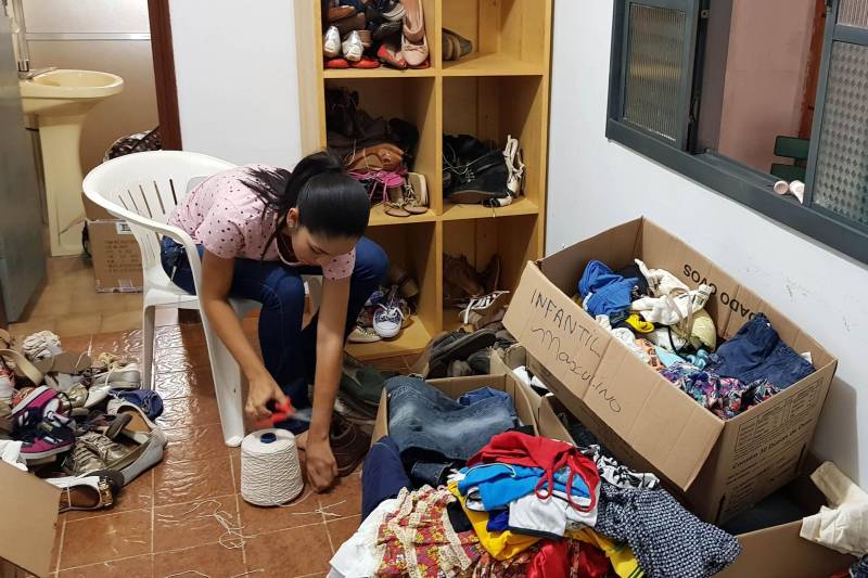 As três represas que se romperam devido à intensidade de chuvas no município de Redenção, no sul do Pará. As vítimas da enxurrada também contam com a solidariedade da população. A Secretaria de Assistência é um dos pontos de arrecadação de doações. O empresário Walid Jawabri é um dos voluntários. “No dia da enxurrada já começamos a arrecadar cestas básicas, e hoje trouxemos água e leite.

FOTO: ASCOM CRGSP
DATA: 28.11.2018
REDENÇÃO - PARÁ <div class='credito_fotos'>Foto: ASCOM CRGSP   |   <a href='/midias/2018/originais/3317584b-2d70-41b6-9758-49c88093241d.jpg' download><i class='fa-solid fa-download'></i> Download</a></div>