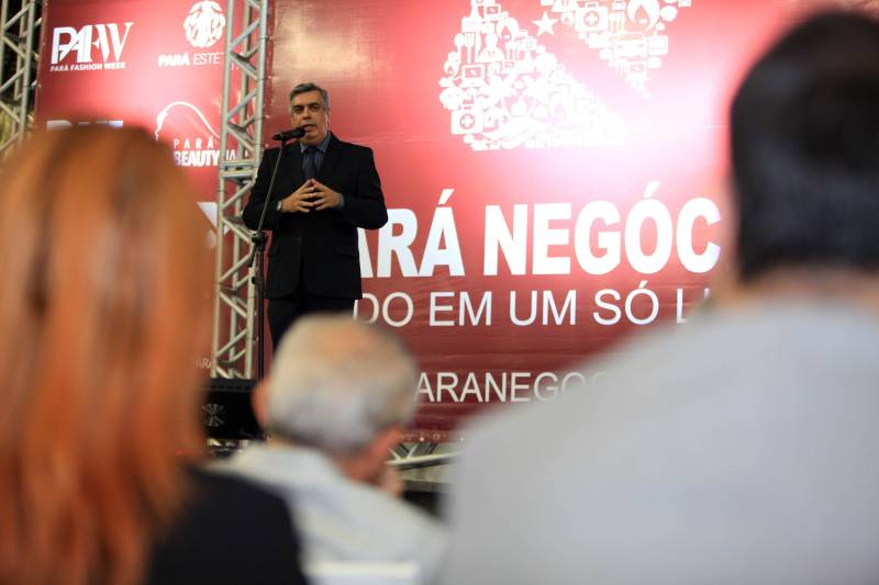 A abertura da Feira Pará Negócios 2018, nesta quinta-feira (22), no Hangar Convenções e Feiras da Amazônia, em Belém, foi marcada pela assinatura de um protocolo de intenções entre a Secretaria de Desenvolvimento Econômico, Mineração e Energia (Sedeme), Companhia de Desenvolvimento Econômico do Pará (Codec) e a empresa ZSun Energy que prevê investimentos na ordem de R$12 milhões de reais para a região do município de Paragominas, sudeste do estado, com a chegada de uma indústria de placas de energia solar no município a partir do ano que vem. Na foto, Fábio Lúcio Costa, presidente da Codec.

FOTO: MÁCIO FERREIRA / AG. PARÁ
DATA: 22.11.2018
BELÉM - PARÁ <div class='credito_fotos'>Foto: MÁCIO FERREIRA/ AG. PARÁ   |   <a href='/midias/2018/originais/33184e07-c4b7-419c-86d5-ce5d6576a060.jpg' download><i class='fa-solid fa-download'></i> Download</a></div>