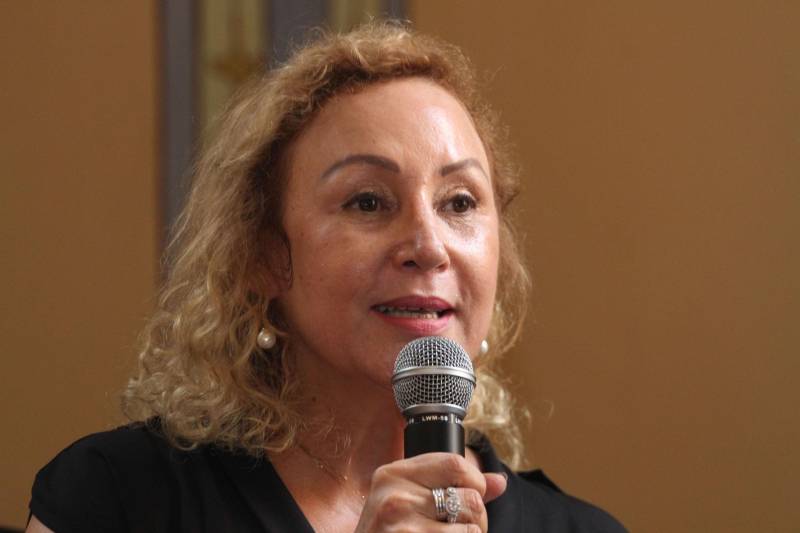 “Que esse espaço seja marcado pela neutralidade, não pela indiferença, mas por abrigar todas as diferenças”. Com essa frase, o governador Simão Jatene inaugurou nesta quinta-feira, 20, o Escritório Compartilhado da Agência das Nações Unidas (ONU) no Estado do Pará, o primeiro no Norte do País, o terceiro em território nacional. “Que as decisões tomadas aqui, a partir de Belém, de forma democrática, alcancem toda a cidade, ultrapassem os limites do estado e depois o mundo”, disse o governador. O Escritório Compartilhado da Agência das Nações Unidas (ONU) no Estado do Pará está abrigado em um prédio cedido pelo Governo do Estado, na Avenida Nazaré, no centro de Belém. Nele, funcionarão inicialmente os escritórios de representação do Programa das Nações Unidas para o Desenvolvimento (Pnud) e do Fundo das Nações Unidas para a Infância (Unicef). Na foto, a titular da SEAD, Alice Viana.

FOTO: CRISTINO MARTINS / AG. PARÁ
DATA: 20.12.2018
BELÉM - PARÁ <div class='credito_fotos'>Foto: Cristino Martins/Ag. Pará   |   <a href='/midias/2018/originais/3318e89a-e2a4-42f1-a8ad-e34edd3dd08c.jpg' download><i class='fa-solid fa-download'></i> Download</a></div>