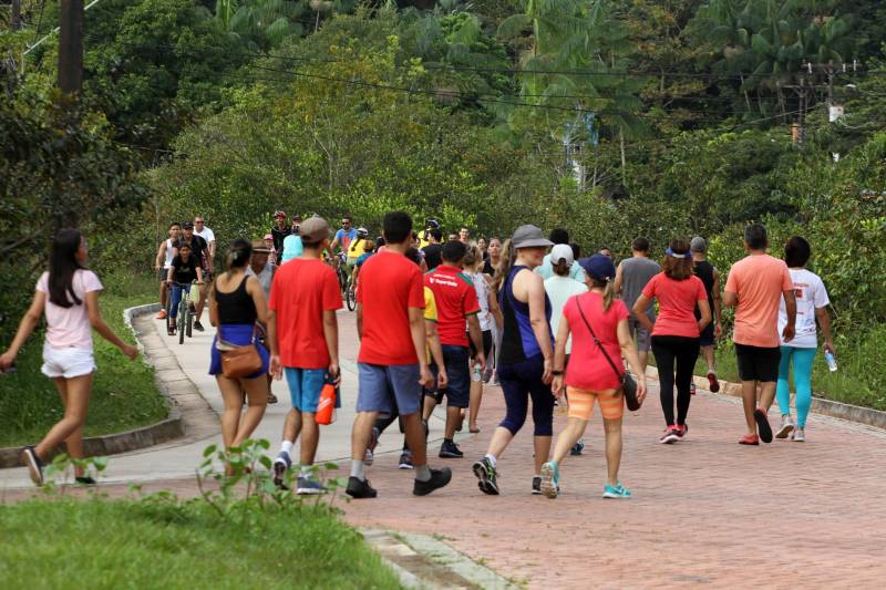 Exposições, torneios esportivos, ecoturismo, corridas, emissão de documentos, serviços médicos e celebrações religiosas são algumas das atividades programadas para as “Ações Cívico-sociais PMPA 200 anos”, que serão realizadas nos dias 15 e 20 de abril na capital e em diversos municípios do estado. As ações são coordenadas pela 5ª Seção do Estado-Maior Geral. Já o Comando de Polícia Ambiental estará no recém-inaugurado Parque Estadual do Utinga (foto) oferecendo passeios de lancha e quadriciclo, trilhas ecológicas, exposição, dentre outras. Neste caso, a ação é voltada para familiares dos policiais que atuam no Batalhão de Polícia Ambiental.
FOTO: CRISTINO MARTINS / AG. PARÁ
DATA: 15.04.2018
BELÉM - PARÁ <div class='credito_fotos'>Foto: Cristino Martins/Ag. Pará | <a href='/midias/2018/originais/334a54a5-5cb4-47e0-823c-63fa7051ff02.jpg' download><i class='fa-solid fa-download'></i> Download</a></div>
