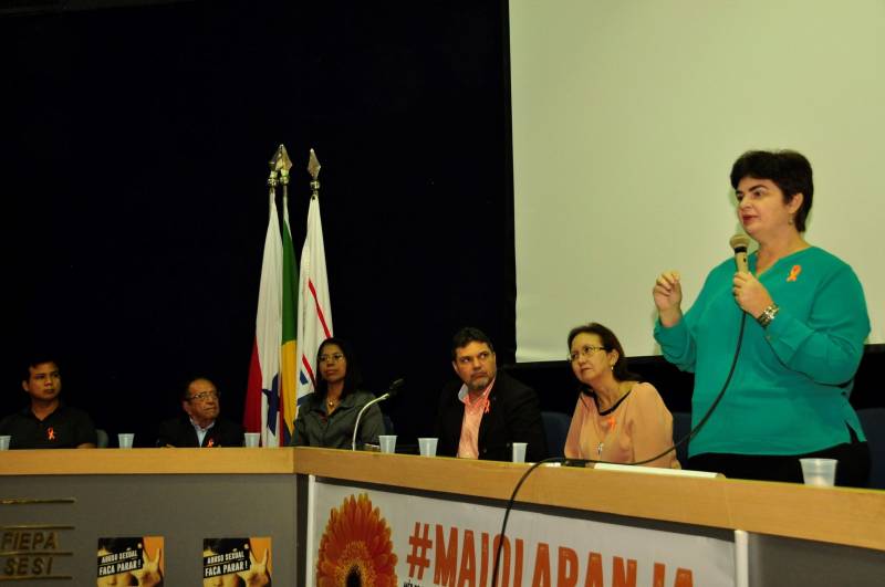 “Esse momento é um marco para os envolvidos. O Maio Laranja chegou para intensificar as ações de prevenção ao abuso e à exploração sexual contra crianças e adolescentes. A Sespa tem um papel importantíssimo junto aos órgãos responsáveis. Todo projeto é transversal ele precisa agregar para o bom andamento das ações”, reforçou a médica e assessora da Sespa, Heloisa Guimarães (d)
FOTO: JOSÉ PANTOJA / ASCOM SESPA
DATA: 09.05.2018
BELÉM - PARÁ <div class='credito_fotos'>Foto: José Pantoja / Ascom Sespa | <a href='/midias/2018/originais/33c5e310-f39e-457a-93b5-0290563a260a.jpg' download><i class='fa-solid fa-download'></i> Download</a></div>