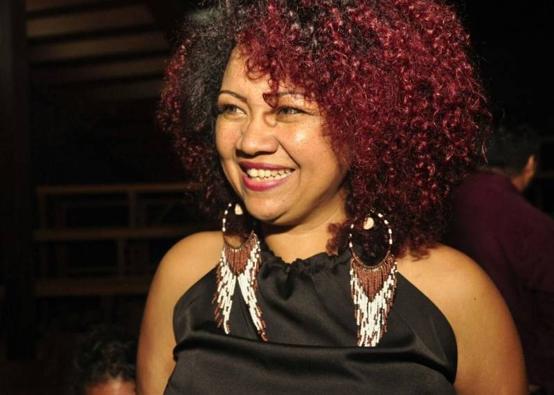 Uma das pessoas mais emocionadas da noite, sem dúvida, era a gerente do Caps Marajoara, Marilda Fernandes. “Um momento de pura emoção, todo o trabalho realizado e ver o Sena nesse palco histórico na praça, na mesma praça onde ele usava droga, é maravilhoso. Valeu a pena todo o esforço”, disse a assistente social
FOTO: JOSÉ PANTOJA / ASCOM SESPA
DATA: 16.03.2018
BELÉM - PARÁ <div class='credito_fotos'>Foto: José Pantoja / Ascom Sespa | <a href='/midias/2018/originais/34178e91-97e6-441f-89db-e0b64fc4a6d1.jpg' download><i class='fa-solid fa-download'></i> Download</a></div>